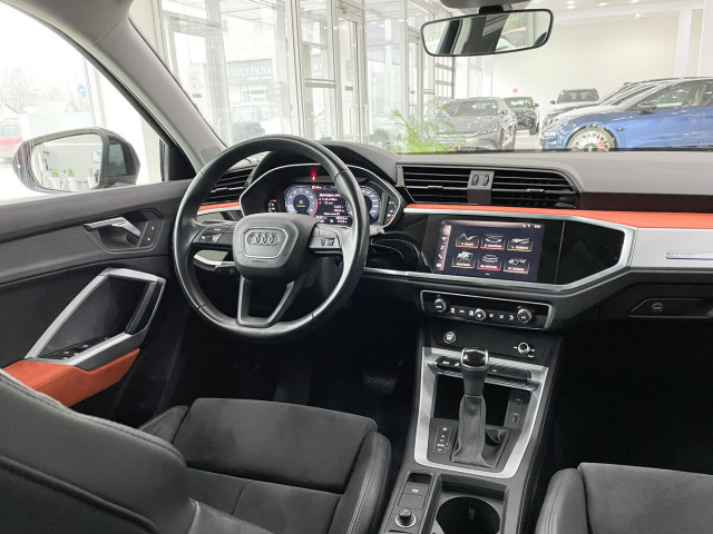 Фотография 13: Audi Q3, II (F3) 