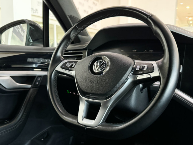 Фотография 12: Volkswagen Touareg, III 