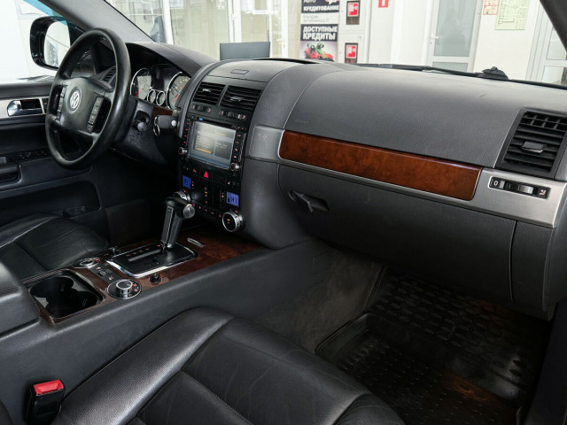 Фотография 8: Volkswagen Touareg, I Рестайлинг 