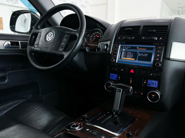 Фотография 10: Volkswagen Touareg, I Рестайлинг 