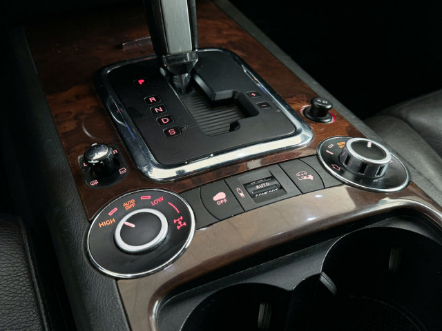 Фотография 11: Volkswagen Touareg, I Рестайлинг 