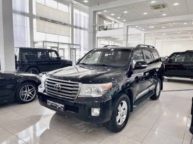 Toyota Land Cruiser, 200 Series Рестайлинг 1 2012 г. 4.5d AT (235 л.с.) 4WD